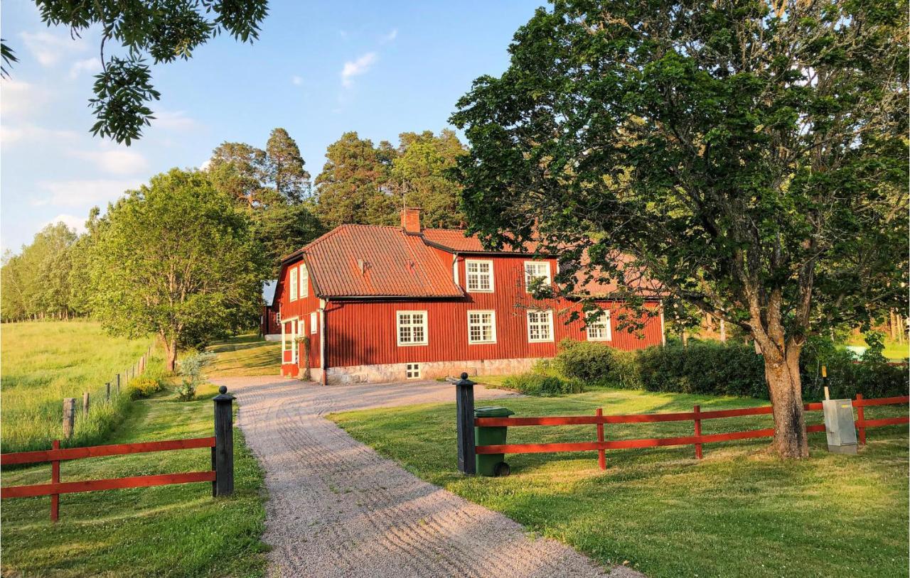 Nice Home In Mantorp With Kitchen Εξωτερικό φωτογραφία