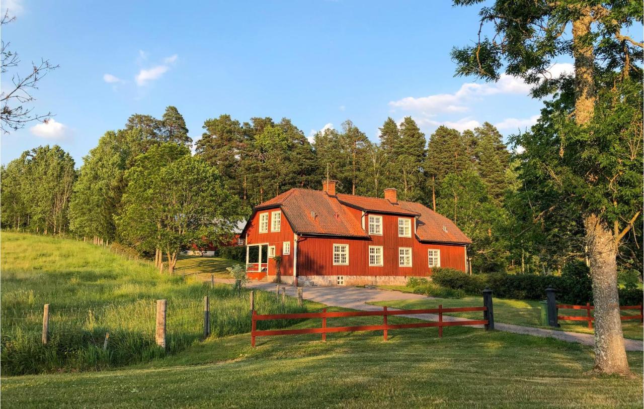 Nice Home In Mantorp With Kitchen Εξωτερικό φωτογραφία