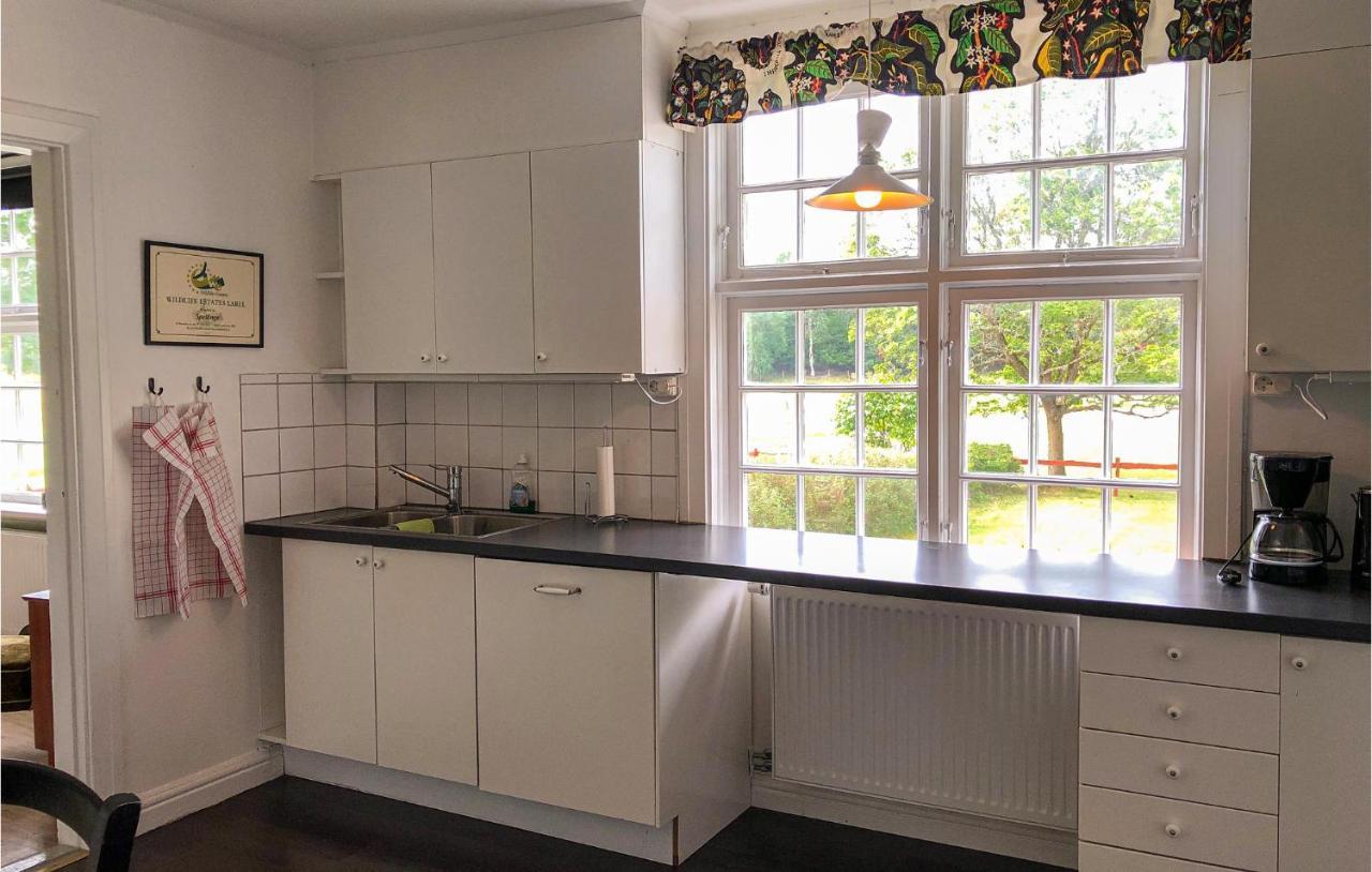 Nice Home In Mantorp With Kitchen Εξωτερικό φωτογραφία
