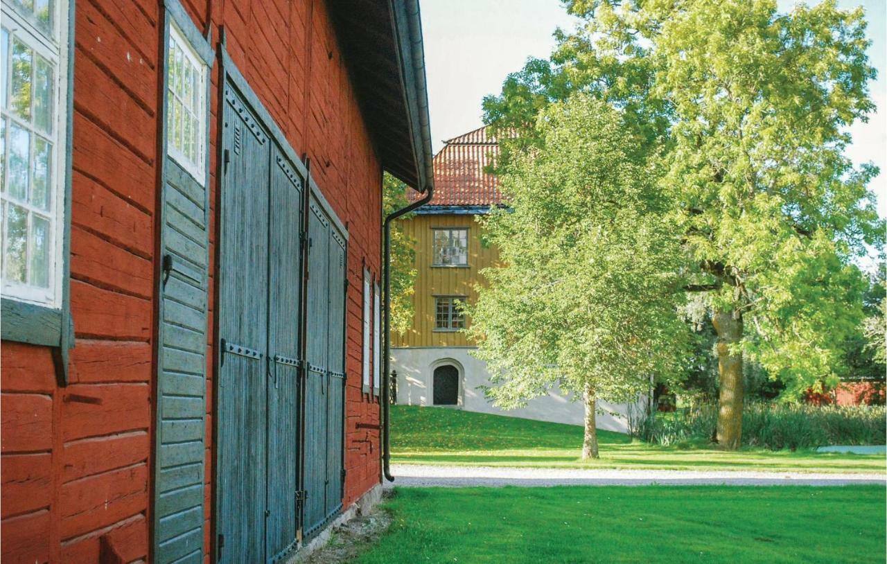 Nice Home In Mantorp With Kitchen Εξωτερικό φωτογραφία